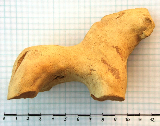 Fragment terakotové figurky koně
