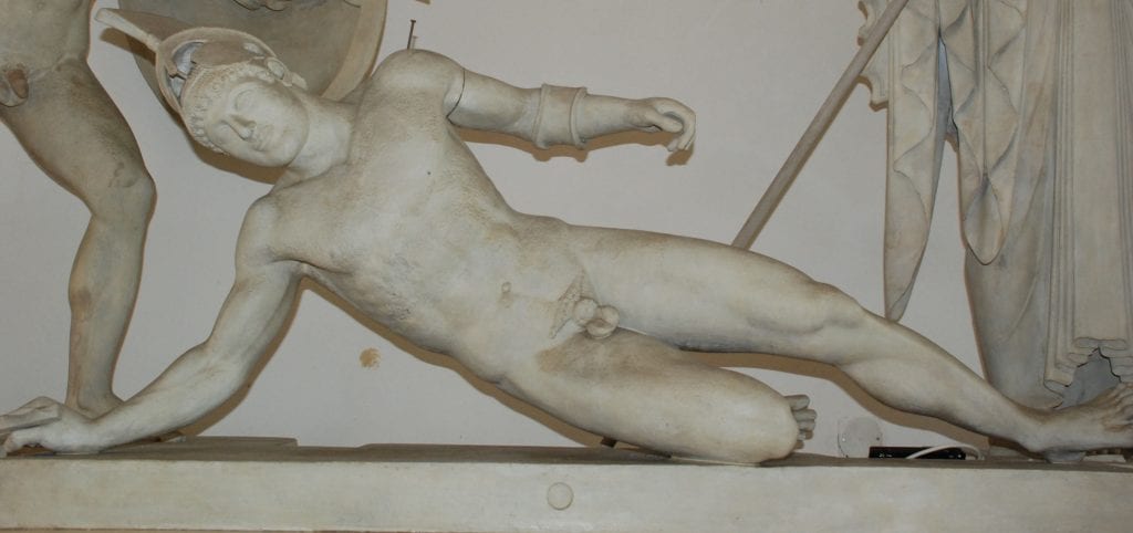 Ležící bojovník ze západního štítu Afaina chrámu na Aigíně