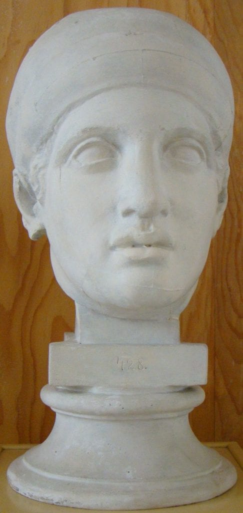 Hlava Lapithky ze západního štítu Diova chrámu v Olympii