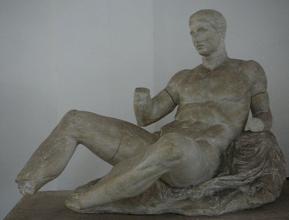Dionýsos z východního štítu Parthenónu
