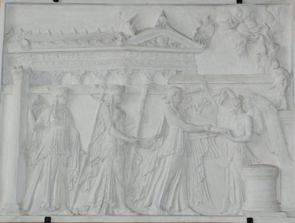 Archaizující reliéf z Villy Albani: Níké, Apollón, Létó a Artemis