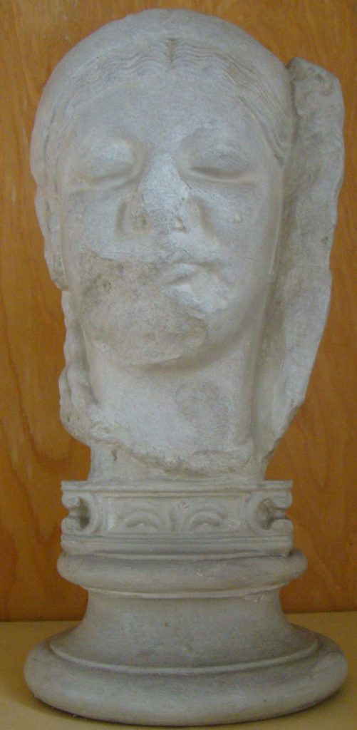 Ženská hlava z Kroisova sloupu v Efesu